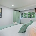 Grosvenor House - On The Phra Tamnak Hill