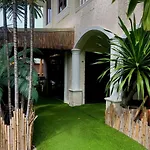 Smokers Resort