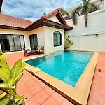 Bali Style Luxury Pool Villa Near Beach & Walking St!