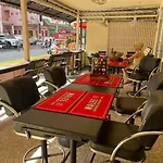 Malee Guesthouse And Restaurant