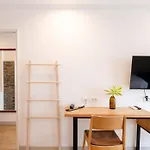 โรงแรม The Corner 3*