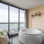 Vacaystation Edge Hotel