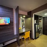 Mr.mac's Place Hotel 2*