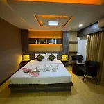 Mr.mac's Place Hotel 2*