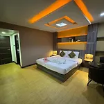 Mr.mac's Place Hotel 2*