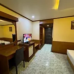 Mr.mac's Place 2*