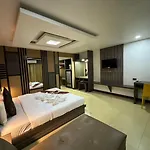 Mr.mac's Place Hotel 2*