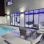 Pool 435 Nearby Walking Street *