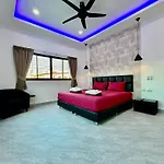 Pool 435 Nearby Walking Street Pattaya