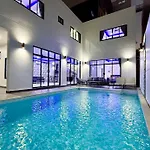 Pool 435 Nearby Walking Street *