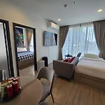 อพาร์ทเม้น Edge 2br Balcony Garden View Infinity Pool & Location *