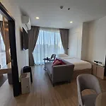 Edge 2br Balcony Garden View Infinity Pool & Location *