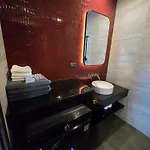 อพาร์ทเม้น Edge 2br Balcony Garden View Infinity Pool & Location Pattaya