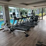 Stunning Unit Situated In Apartment *