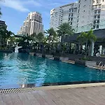 Stunning Unit Situated In Apartment *