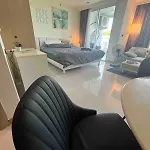Stunning Unit Situated In Apartment