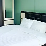 Hotel 4 Palms Pratumanak
