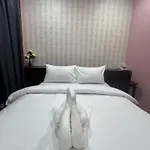 Nine Blue Boutique โรงแรม 3*