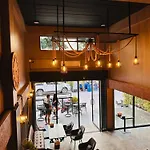 Hostel Friends Station & Cafe *