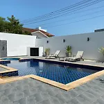 Pool 427 Nearby Walking Street * Pattaya