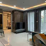 豪华两房两卫2 Bedrooms 2 Bathrooms 泳池公寓arcadia Beach 靠近步行街 生活便利