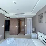 Grand Avenue Condo By Cerno