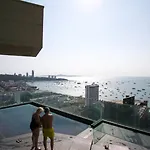 Maxhome At Edge Central Pattaya