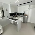 Apartment Stylish - Ultra-fast Fiber Internet, Pool, Sauna, Gym, Smart Tv, Guest Friendly