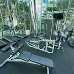 Stylish - Ultra-fast Fiber Internet, Pool, Sauna, Gym, Smart Tv, Guest Friendly Apartment