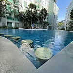 Stylish Apartment - Ultra-Fast Fiber Internet, Pool, Sauna, Gym, Smart Tv, Guest Friendly