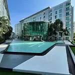 Stylish Apartment - Ultra-Fast Fiber Internet, Pool, Sauna, Gym, Smart Tv, Guest Friendly