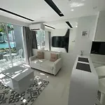 Stylish - Ultra-fast Fiber Internet, Pool, Sauna, Gym, Smart Tv, Guest Friendly Apartment *