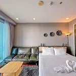 อพาร์ทเม้น The Palm Wongamat X Monthstayz Thailand *