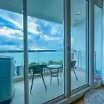อพาร์ทเม้น The Palm Wongamat X Monthstayz Thailand