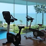 The Palm Wongamat X Monthstayz Thailand อพาร์ทเม้น