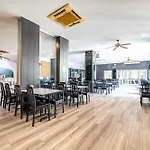 Dancenter Luxury Underwater World 5* Pattaya