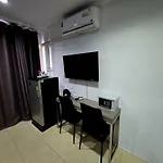 Huskies And Company Guest house