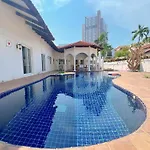 Gary Pool Pattya Villa Pattaya