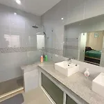 Gary Pool Pattya Villa *