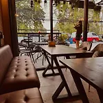 Friends Station & Cafe