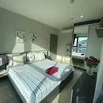 2 Bed Spacious Location In
