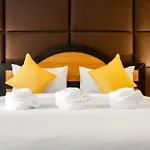 Luxury Pool T1 Near Walking Street 5br 9 Persons * Pattaya
