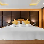 วิลล่า Luxury Pool T1 Near Walking Street 5br 9 Persons Pattaya