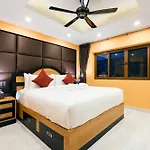 Luxury Pool T1 Near Walking Street 5br 9 Persons Pattaya