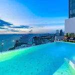 High Floor Beachfront 1 Bedroom Condo With Scenic View