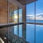 High Floor Beachfront 1 Bedroom With Scenic View Apartment *