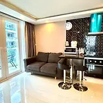 Grand Avenue Apartment *