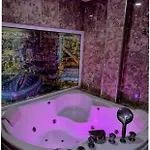Titanic Residence-7 Minute Walk To The โรงแรม 4*