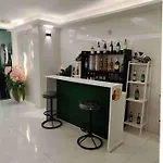 โรงแรม Titanic Residence-7 Minute Walk To The 4*