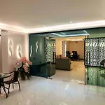 Titanic Residence-7 Minute Walk To The โรงแรม